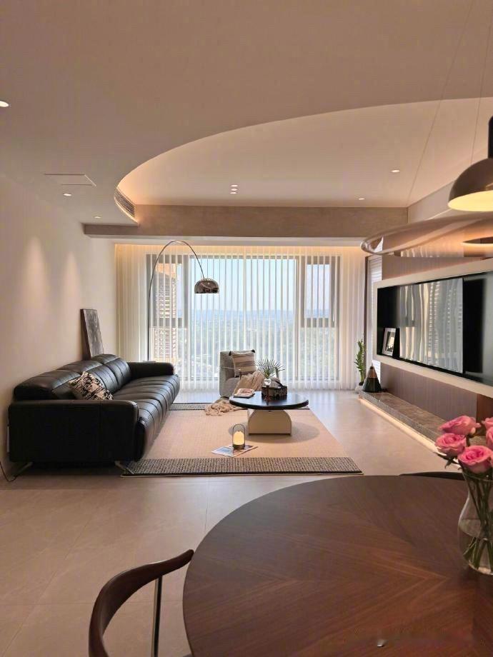 今天股市地产又地产大涨，传明天上海放政策。1.放松外籍外资限购；2.内