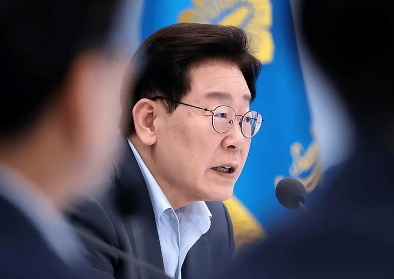 不出意外，果然被我猜中了！李在明可能是韩国历史上最厉害的总统之一，因为他亲手让前