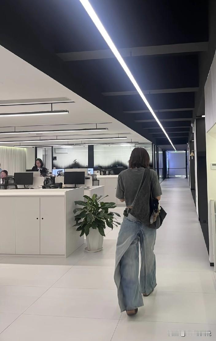 公司项目部又来找我们要人了[捂脸哭]项目部一共是4个人的编制，只有一个3年多的老员