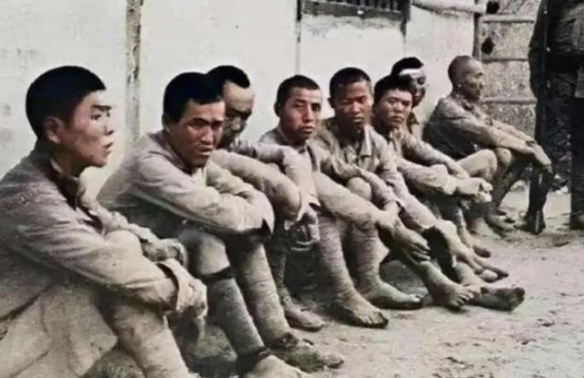 1943年，鬼子押着一名俘虏到村子里磨玉米面，期间老乡悄悄地跟俘虏嘀咕道：“找到