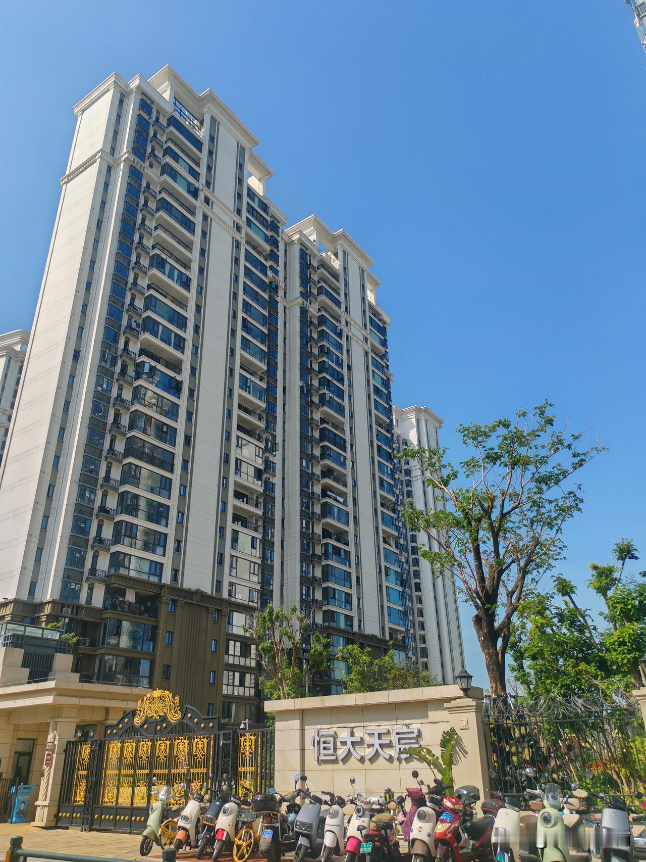 海南首例！恒大物业的麻烦来了！恒大物业撤出恒大开发的小区。准确的说是金X物业被踢