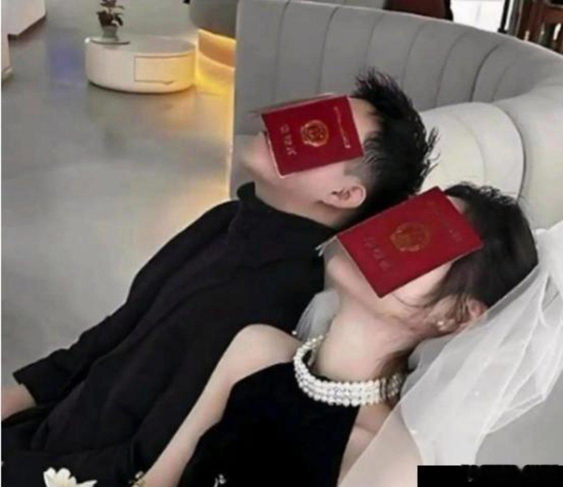 好家伙！新婚姻法一出来，家长们都慌了神。我给你们说说这新规定啊。首先，婚后一起还房贷车贷，离婚时房子