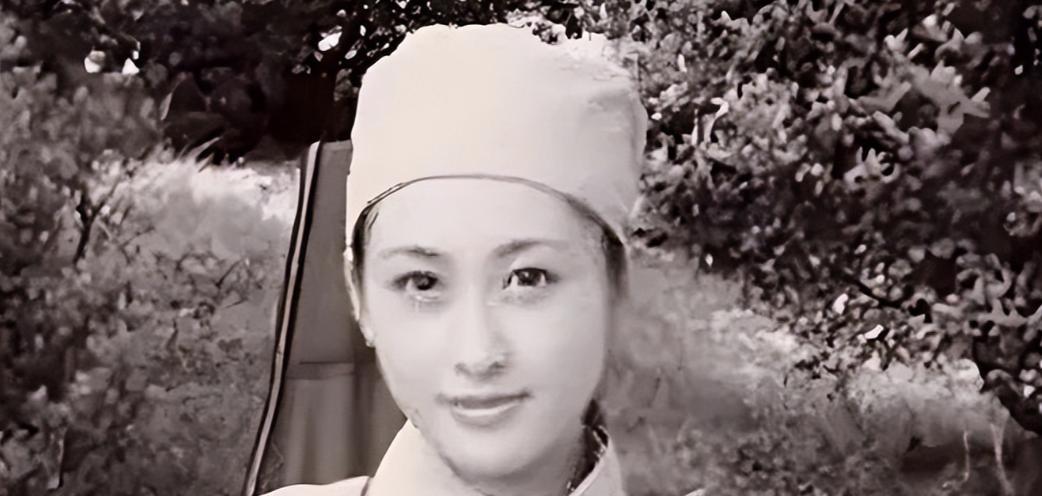 1950年，一次剿匪战斗中，一战士死死地盯住了女尼姑丰满的胸脯，排长不禁气得青筋