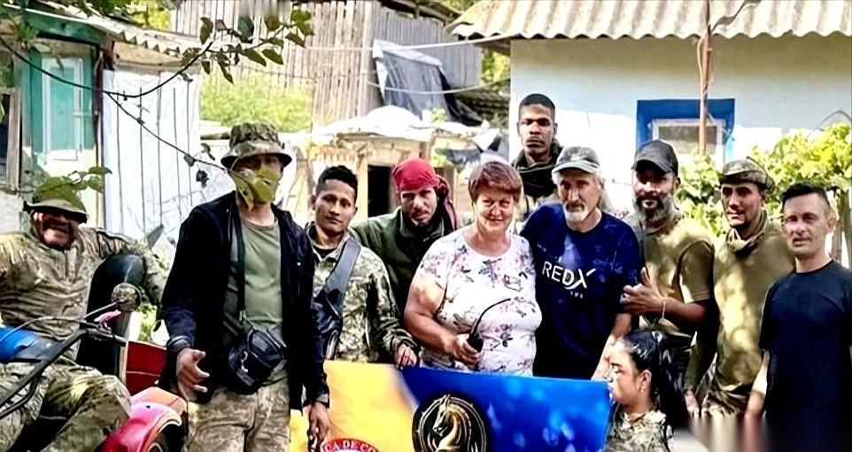 前线一个弹药库，俄军炮火刚覆盖过来，负责守卫的一支美国雇佣兵小队，扭头就跑了。