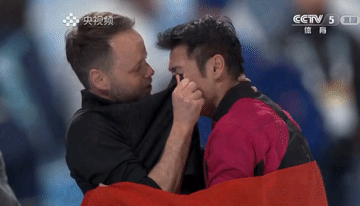 滑疯了的宁忠岩，打破了赛前教练的任何战术布置。“滑得太棒了，滑得太不可思议了…