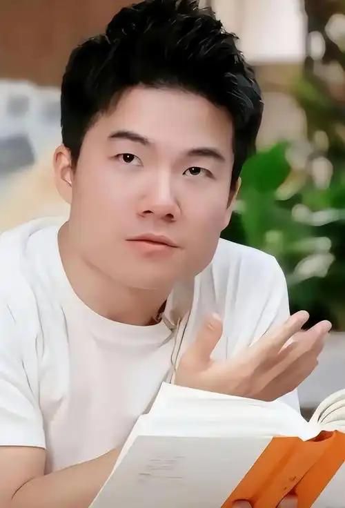 董宇辉说：“永远不要太操心你的孩子。也不要太操心你的父母。你所有的操心基本