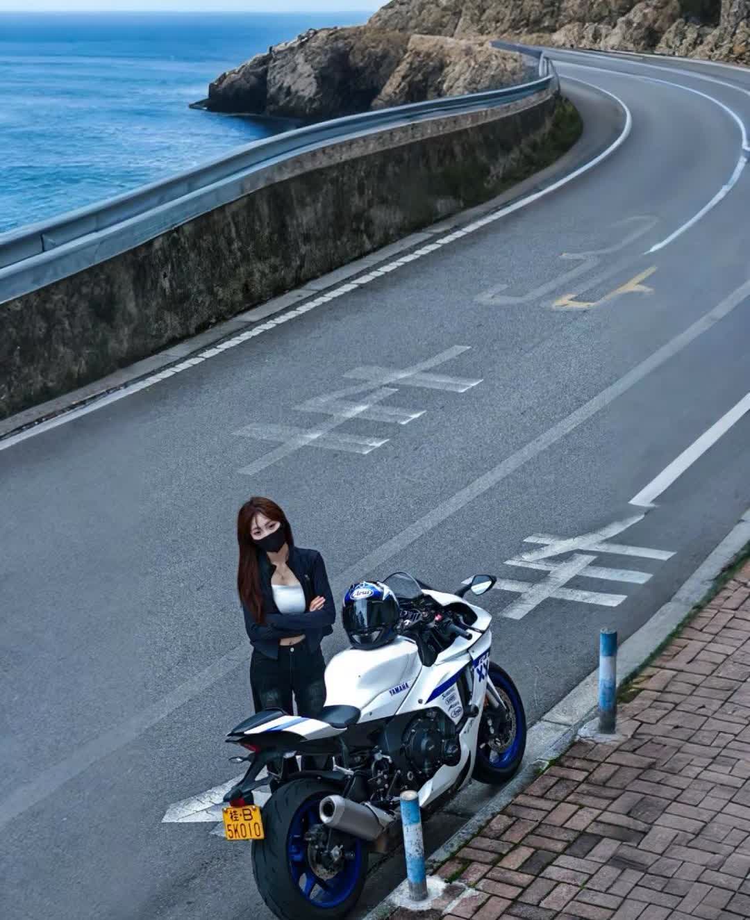 不好意思比你帅那么一点