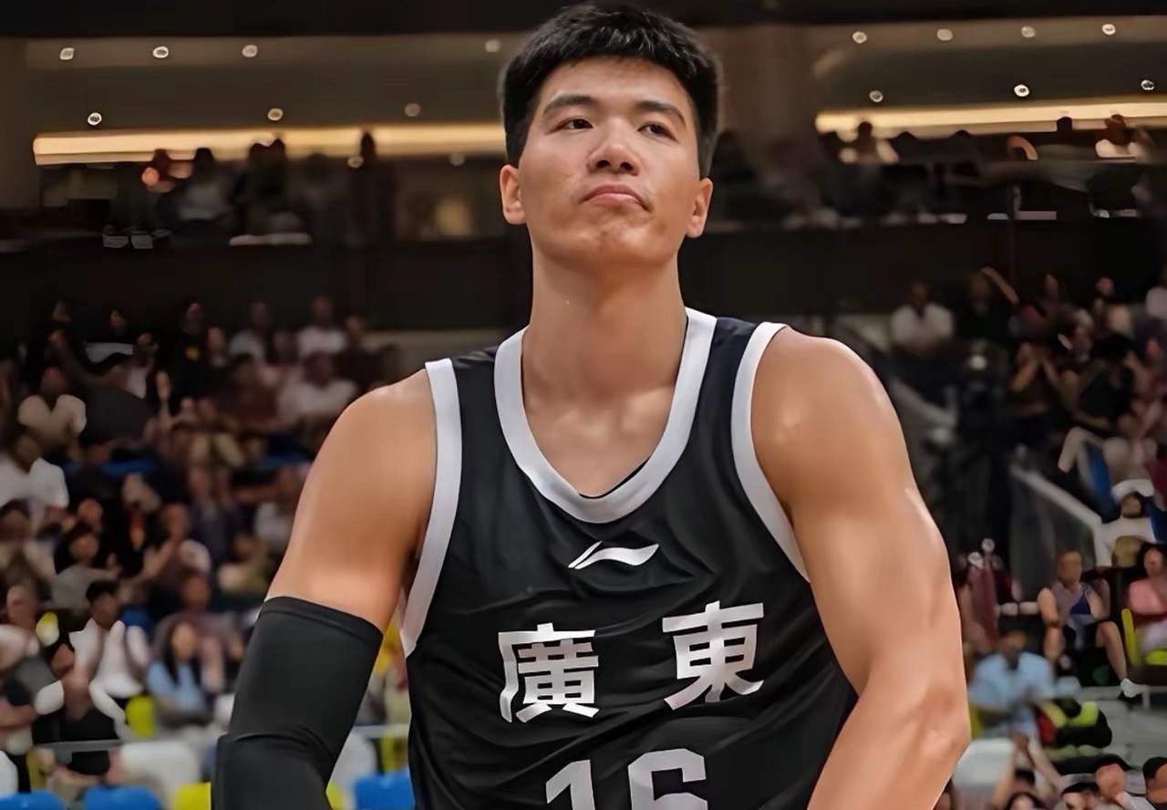 杜锋对焦泊乔已经无可奈何了。曾经被炒上天的焦泊乔终于加盟广东宏远了，但通过