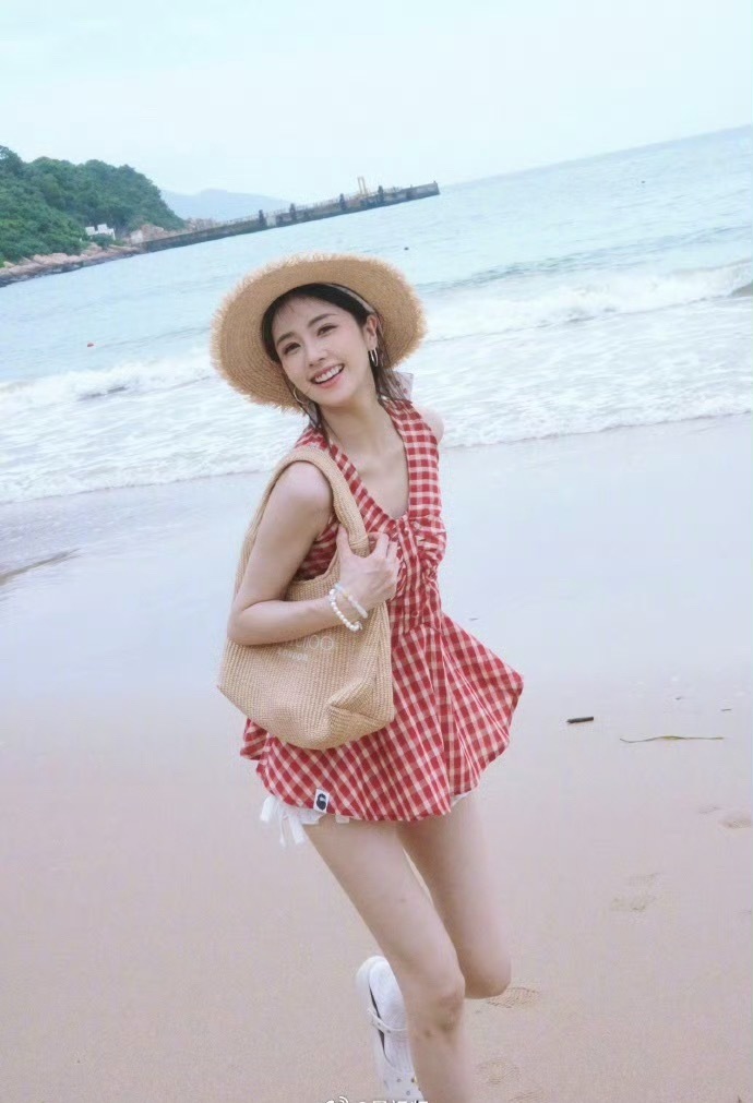 白鹿海边度假今天是心情超不错的氧气美女哎白鹿
