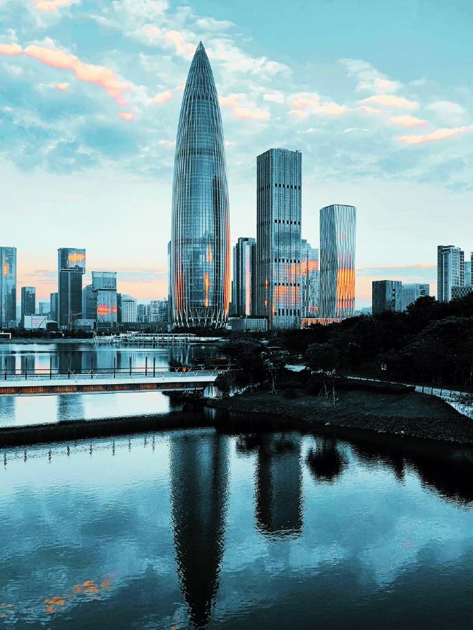 深圳，注定会是珠三角的引领者、带头大哥。根本原因是深圳有其他珠三角城市没有的偏执