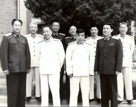 1955年，在授衔仪式上，我国首任王牌军长中却有一人只被评为了大校军衔，甚至在次