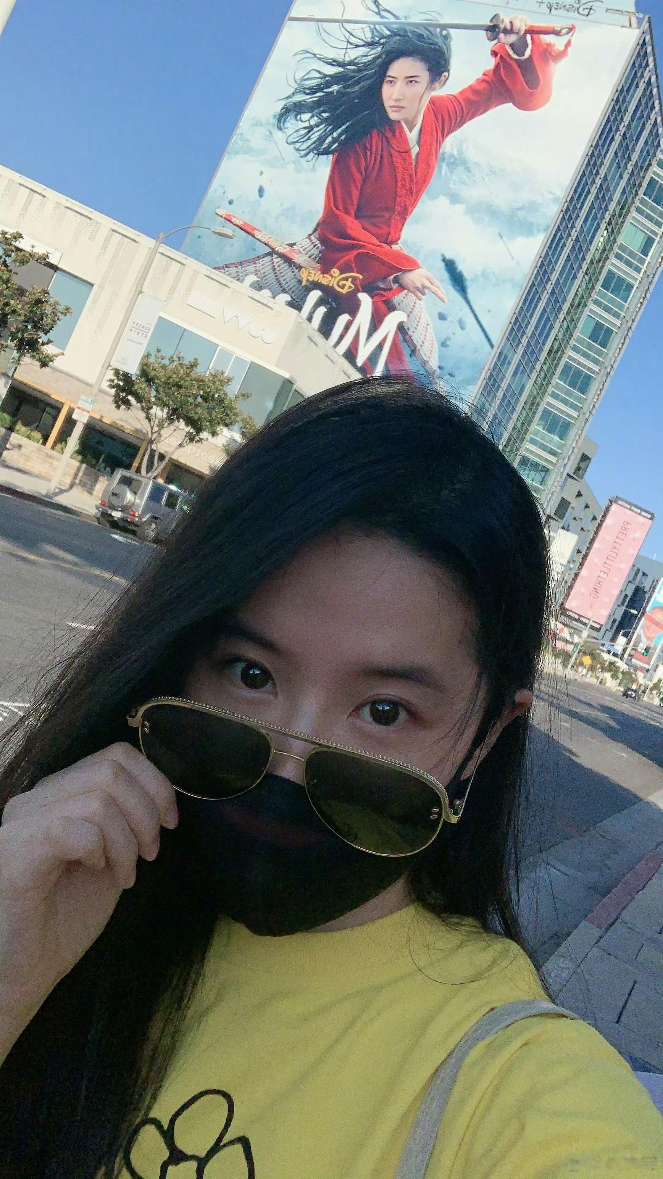 刘亦菲打卡自己地广吾辈楷模——成功女人的背后是自己我做梦的剧本都不敢这么写刘亦