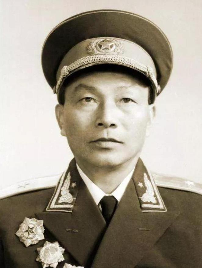 谁能想到，1979年杭州那场万人公判大会上，被4名法警拼命压住的那个曾经嚣张跋扈