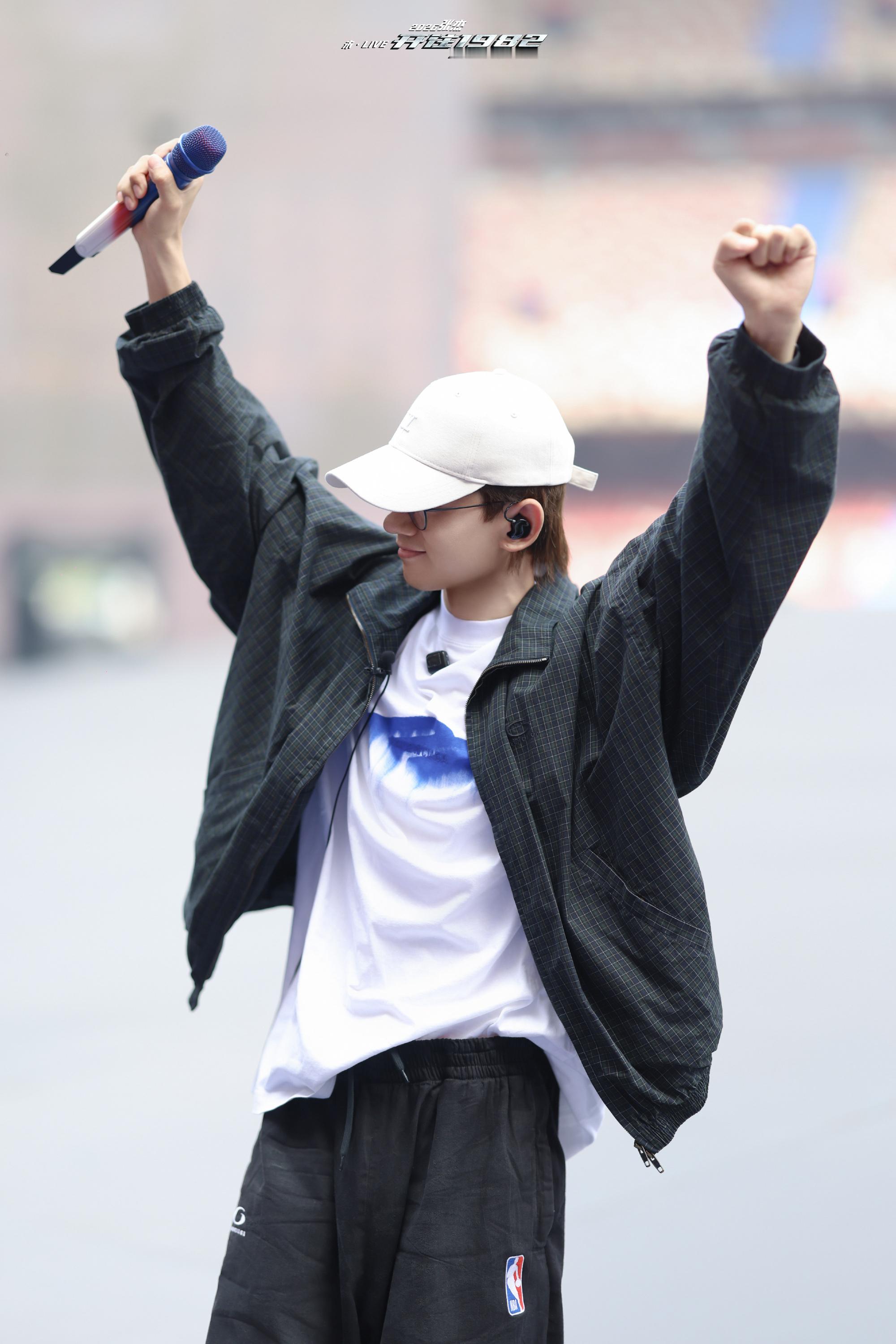 张杰鸟巢演唱会两年内翻倍张杰鸟巢从8到16张杰鸟巢连唱16场今晚第16场最后一