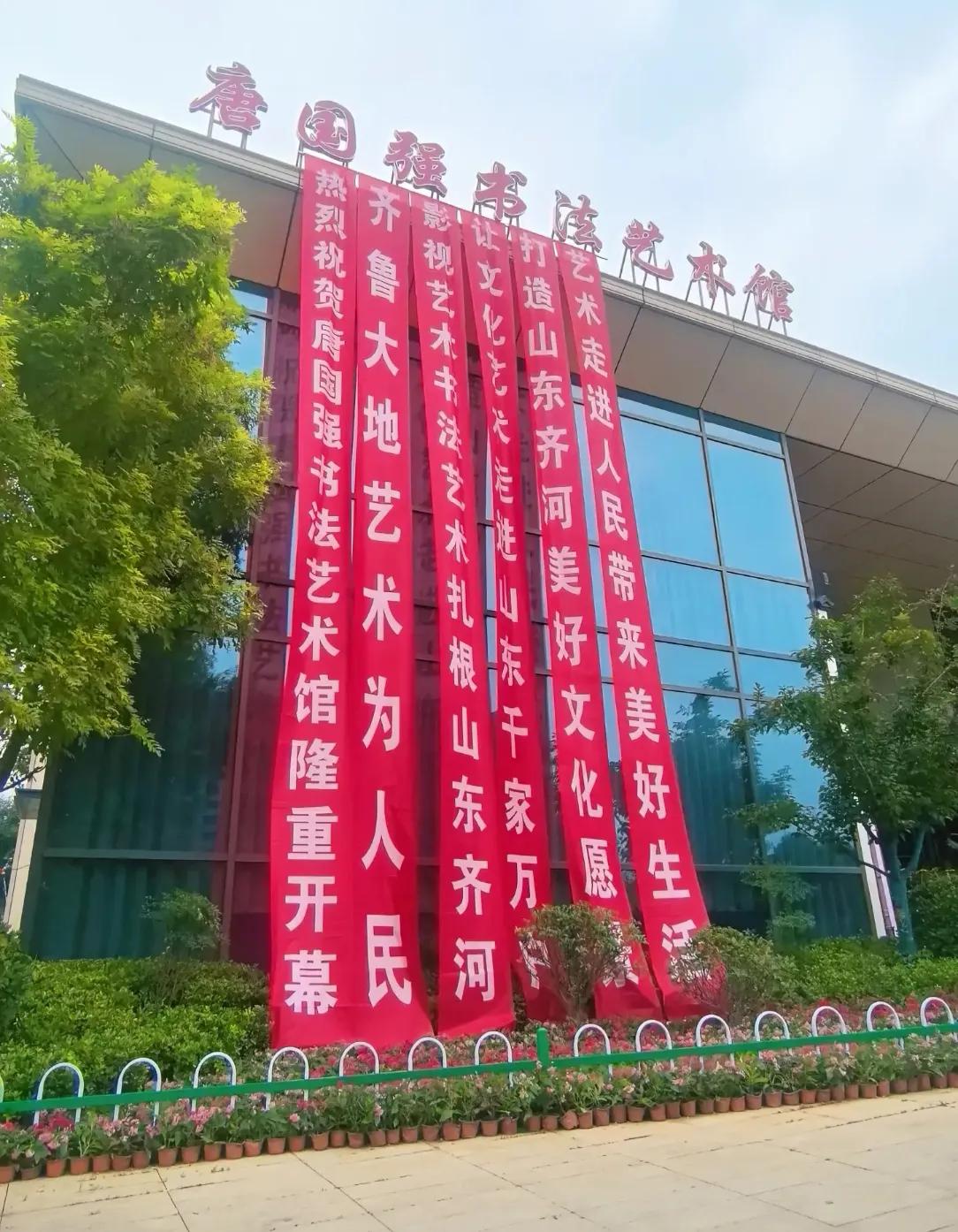 我有预感唐国强的艺术馆没办法长久运行下去，不是因为他不会书法，也不是因为他没实