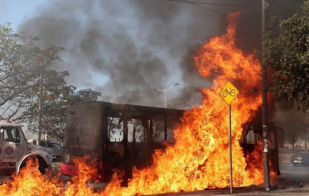 黑烟弥漫瓜达拉哈拉，军队接管街头，埃尔·门乔真死了吗？2月22日下午两点半，塔