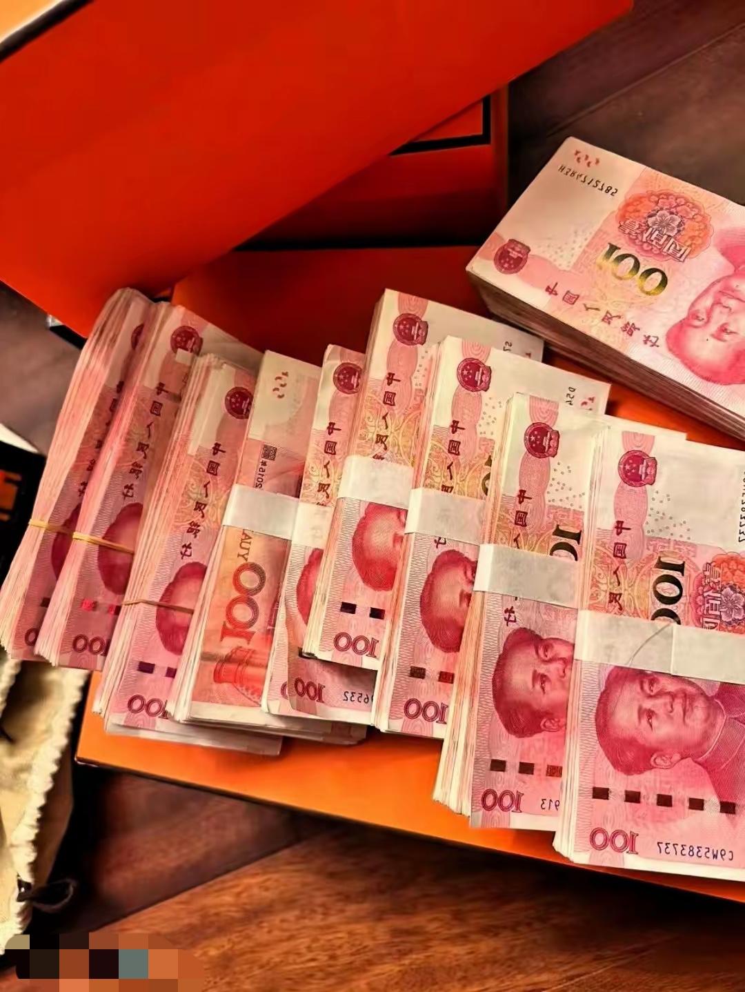 存钱的注意了！今年存定期超10万别再单张存单死存，这招既赚利息又保灵活，学会直