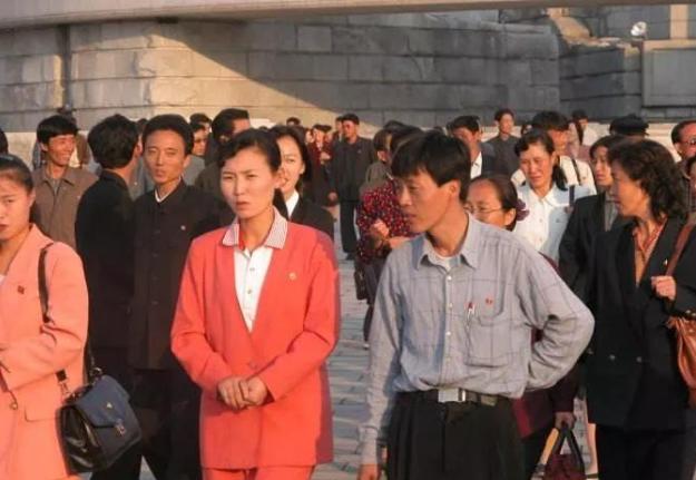 不少朝鲜女孩见到中国情侣的相处模式后，连连表示难以理解，很多我们习以为常的细节，