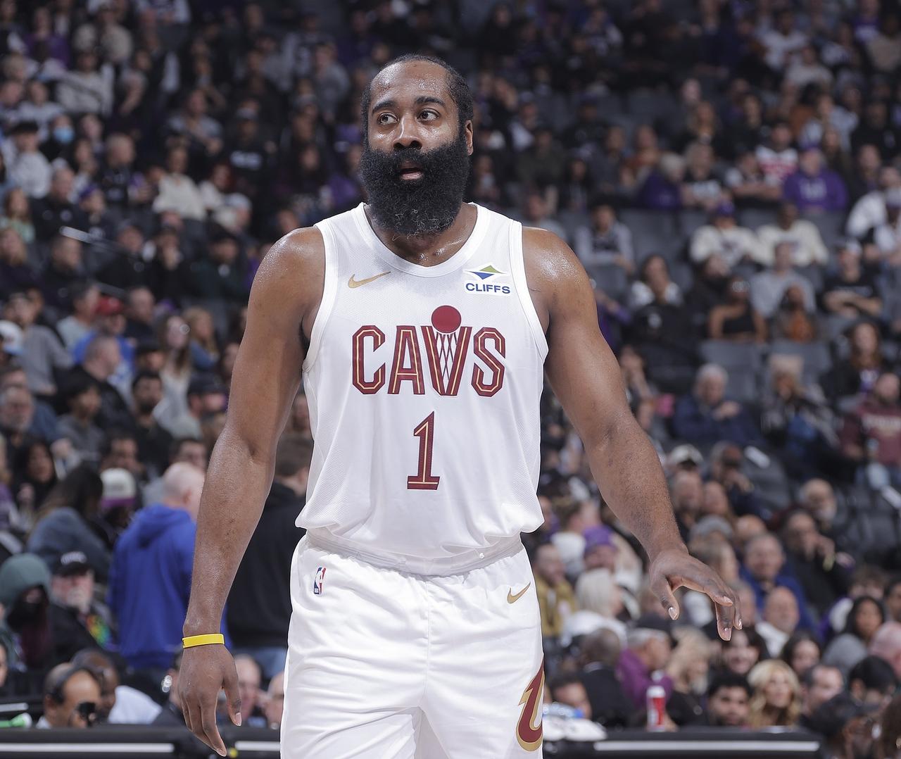 哈登的首秀，永远不会拉胯！上半场6中1，下半场7中6，最终贡献了23分2篮板8