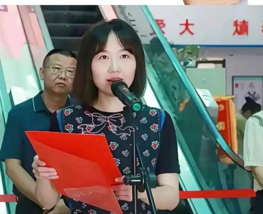 出事之后，这位可爱的女医生有三个选择。第一和丈夫离婚，第二找个没人认识她的地的地