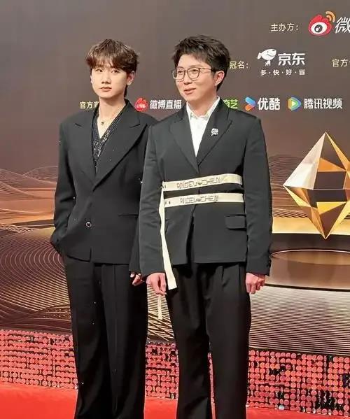 发现没有，汪苏泷一年接到三十多首定制，毛不易的邀歌单几乎空白。因为前者
