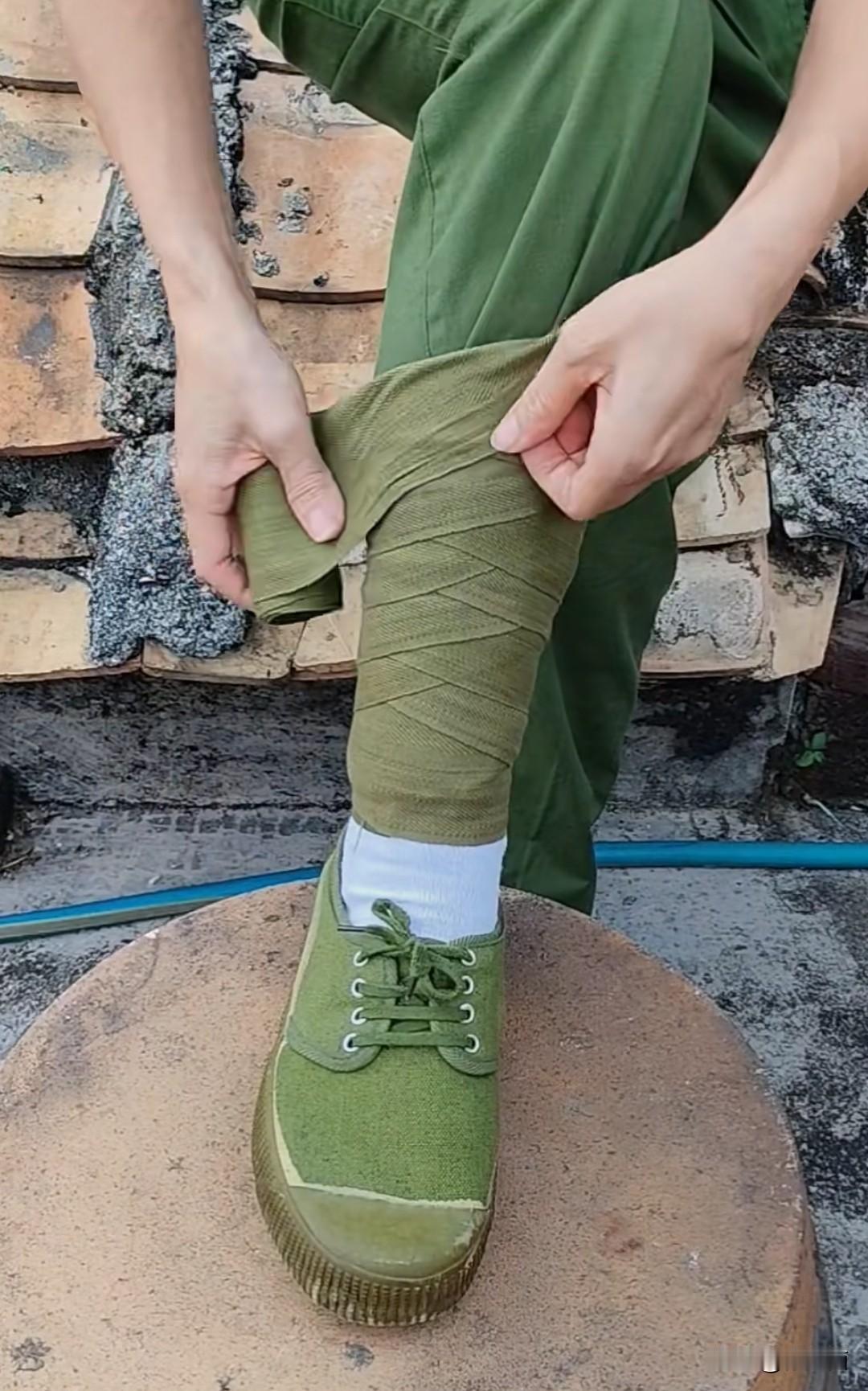 为何爷爷辈的军人会绑裤脚，而如今的部队里却难觅其踪了呢？这种绑带在八路军时期可是