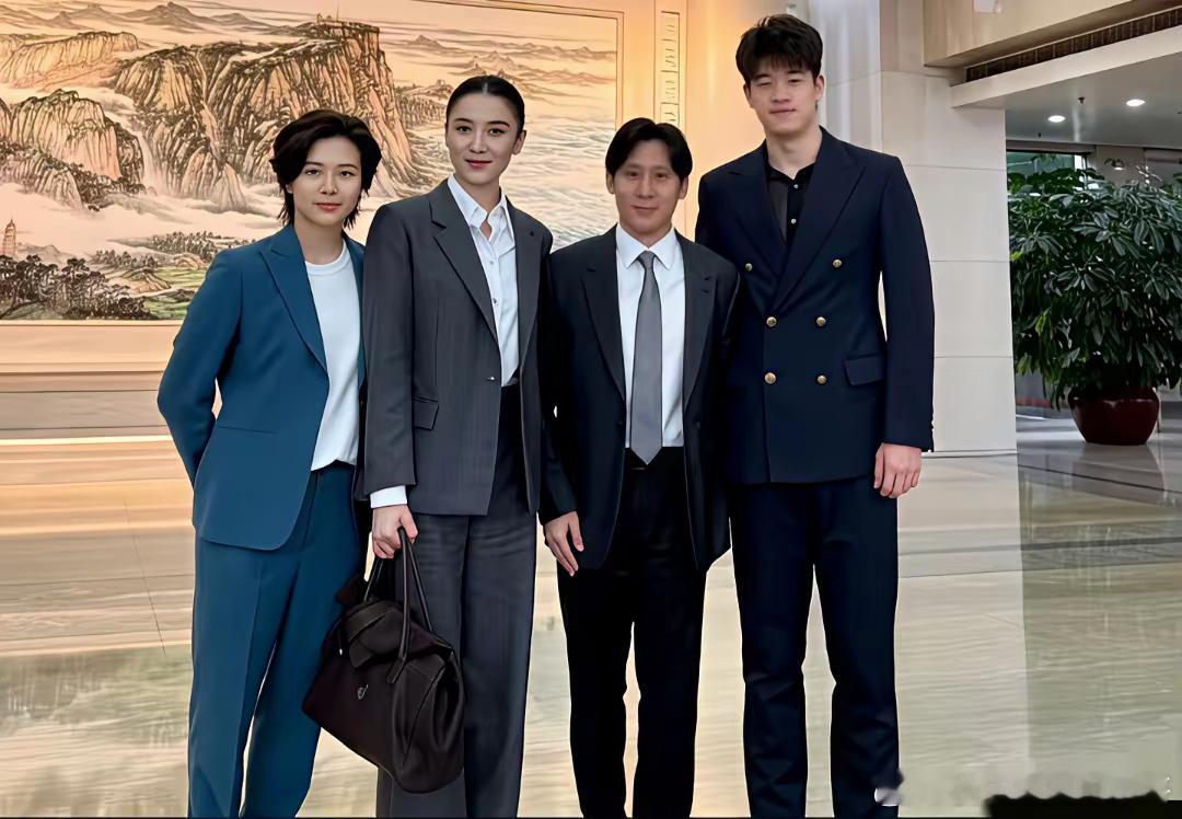 潘展乐的头比宋佳还小！​​​