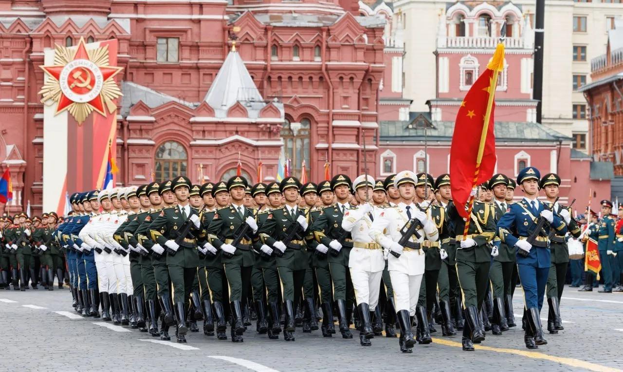 俄罗斯大阅兵，中国仪仗队三军表现亮眼！今天是俄罗斯庆祝卫国战争胜利80周年纪念日
