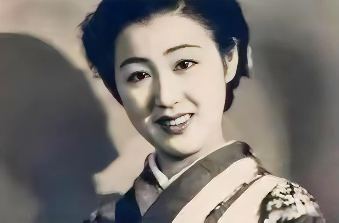 战火中的抉择：1945年缅甸雨林的生死瞬间1945年春天，缅甸雨林闷热压抑，硝