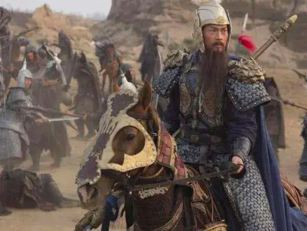 站在你面前的，是北宋无敌战神，金刀寒，战鼓喧，虎将无敌镇九天！他身高八尺，掌中一把108斤定宋紫金刀