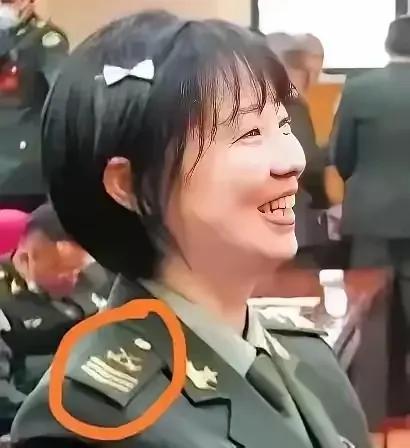 二级军士长，六期士官icon，全军军衔最高的女兵之一，她，就是西藏军区总医院妇产
