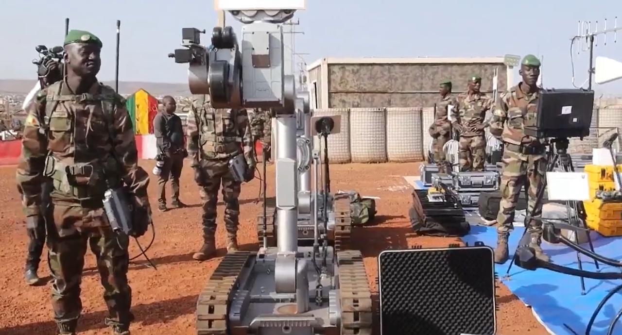 马里又迎接了一批中式硬装备武器！无人机，无人作战车，卡车，拖土机，以及各种硬