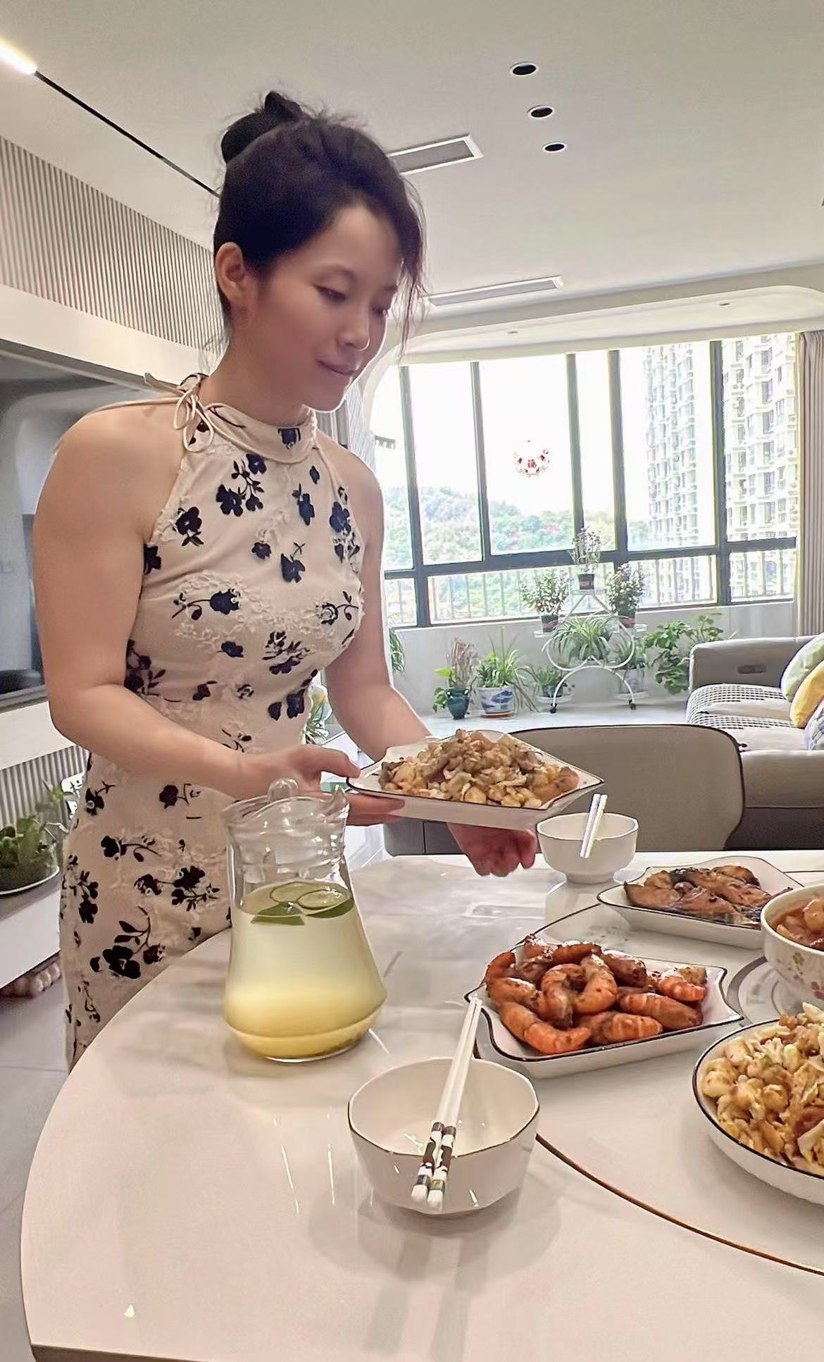 嫂子没什么每次来我家都要给我炒馒头吃！