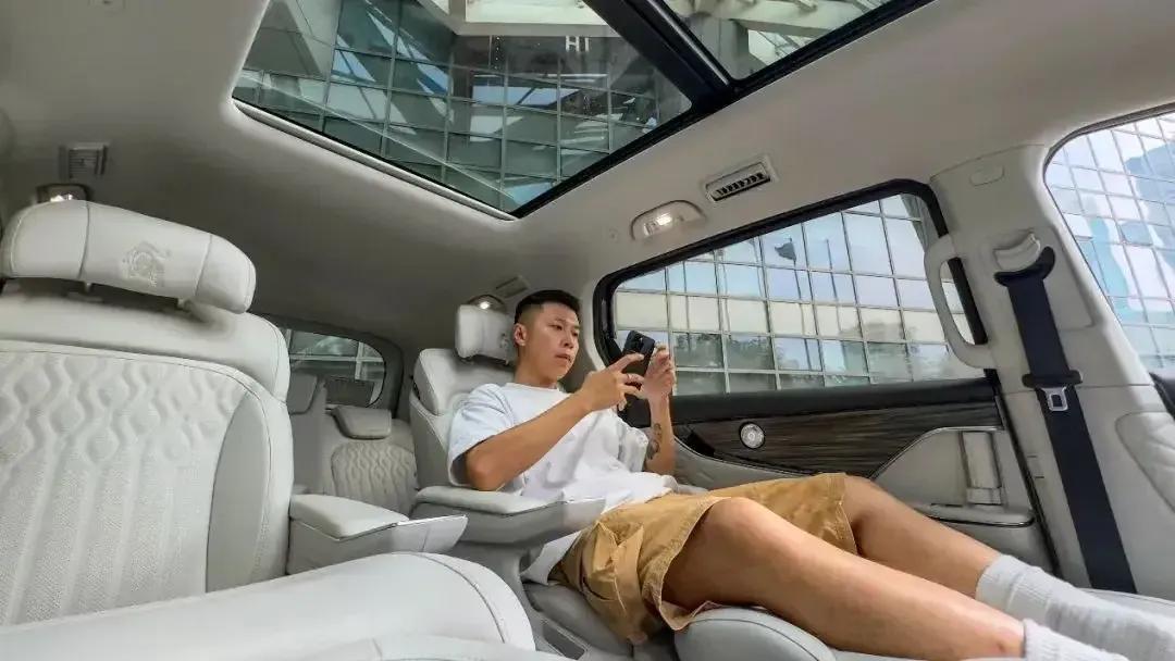 2025买MPV，记住这个口诀不纠结：要舒适：买岚图梦想家要商务：买别克GL