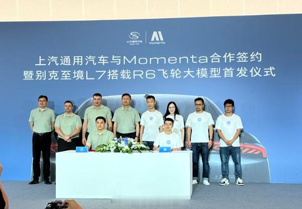 关于辅助驾驶，很多人经常有一个误区：把算法当成唯一答案。事实上，顶级的辅助驾驶一