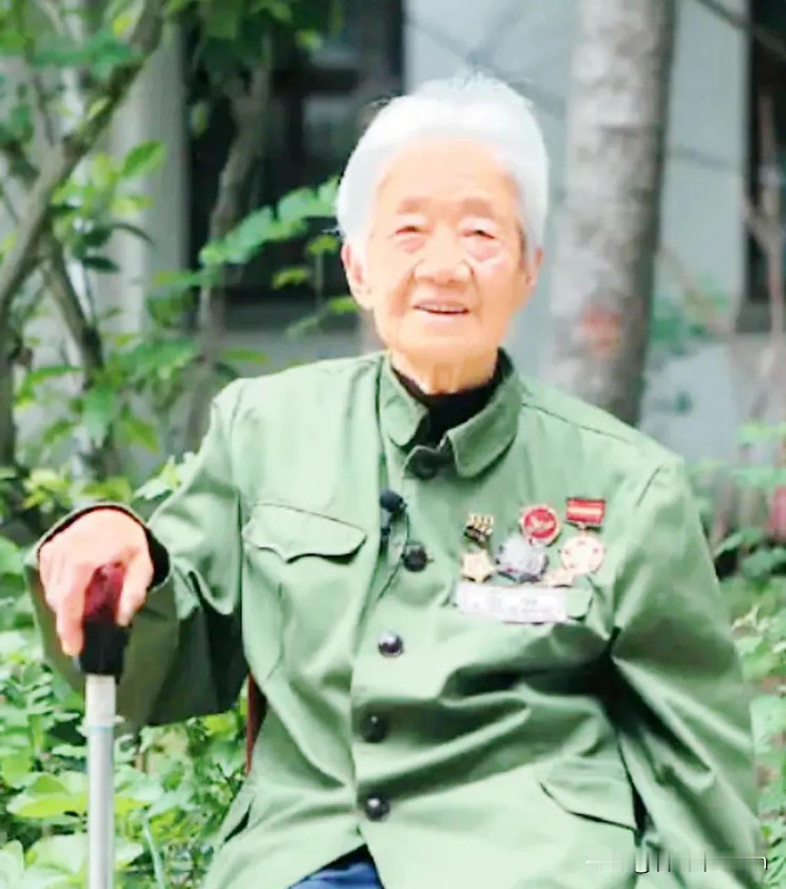 “黄继光堵枪眼是骗人的！”“都没黄继光这个人！”几年前，战斗英雄黄继光的英雄事迹