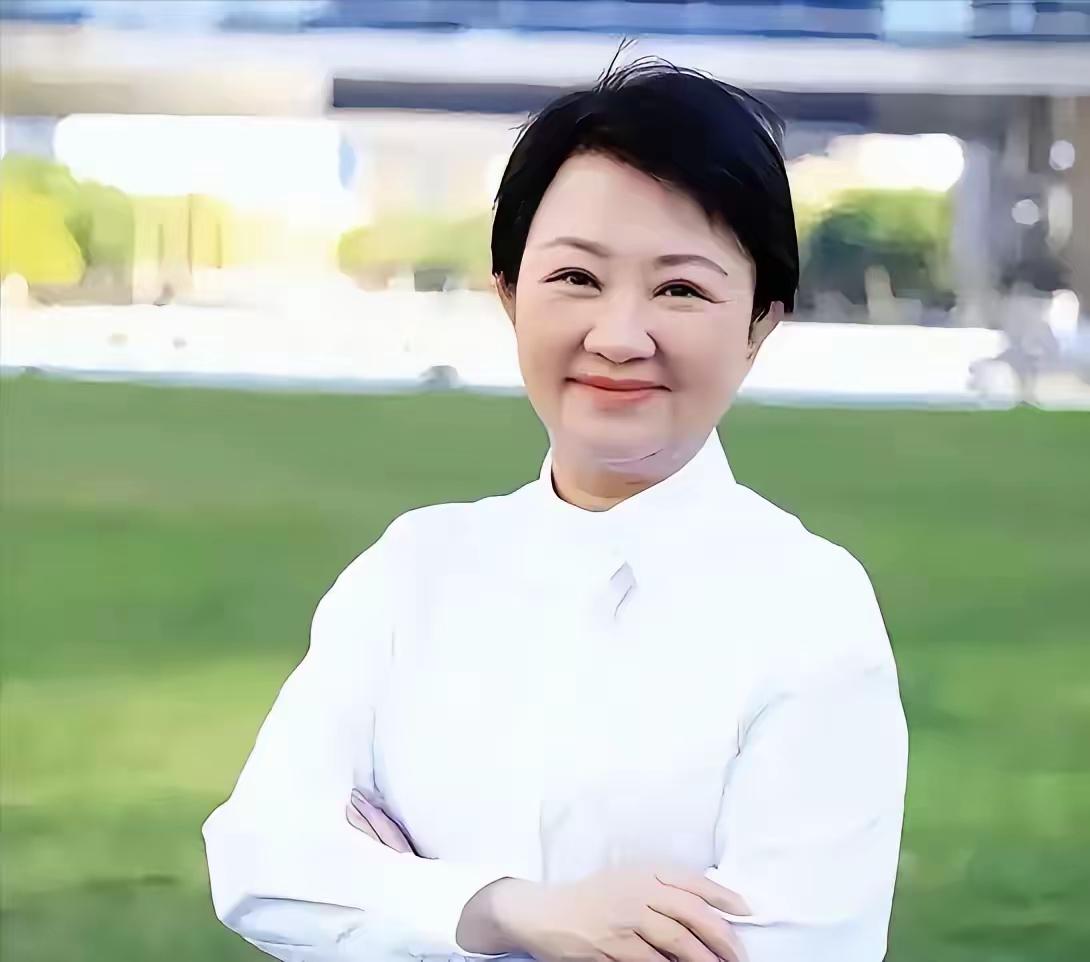 卢秀燕想把郑丽文变成一个附庸，是不可能，关键是卢秀燕不但过去没有这个能力，现在已