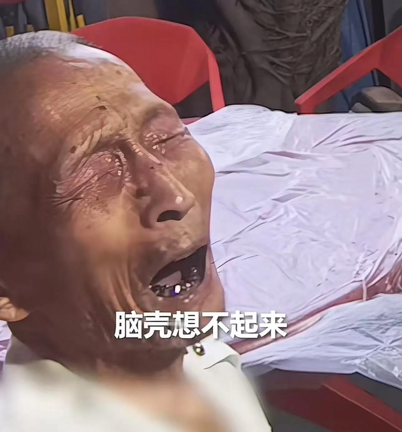 95岁抗美援朝老兵深夜迷路痛哭：'我是66军的老兵，不该麻烦组织！' 胸前徽章揭开催泪真相