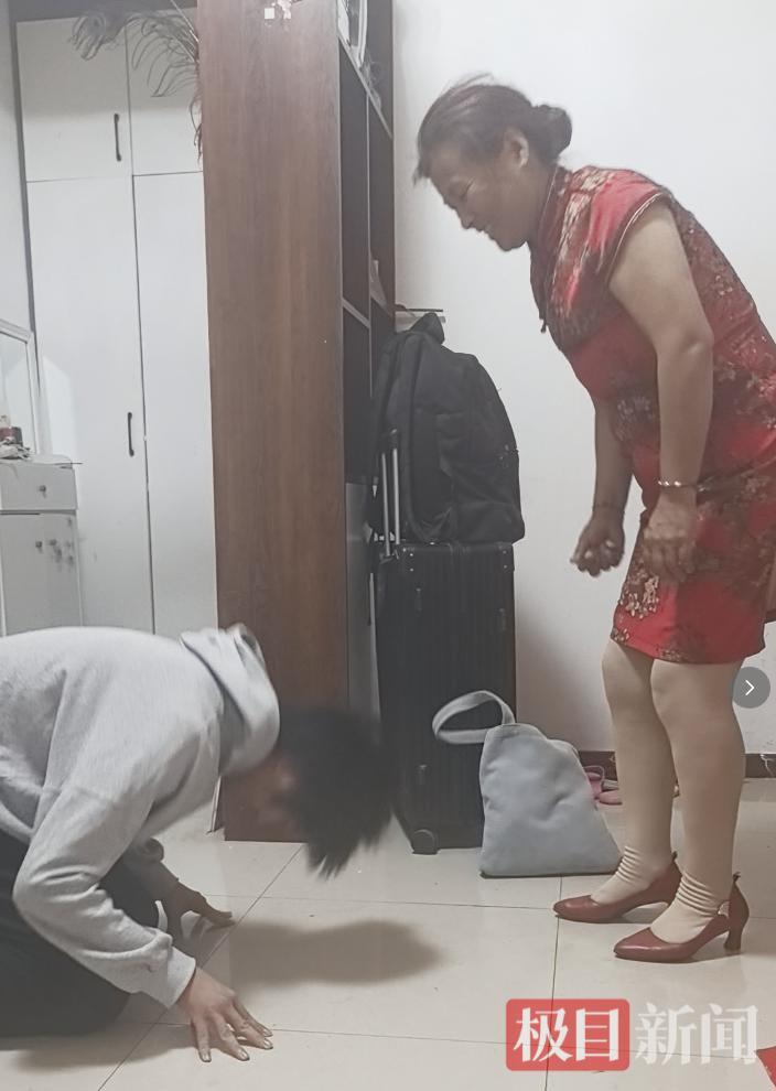 6月7日，一个叫乐乐的18岁小伙子，高考完事儿不是想着怎么疯玩，而是“扑通”一声