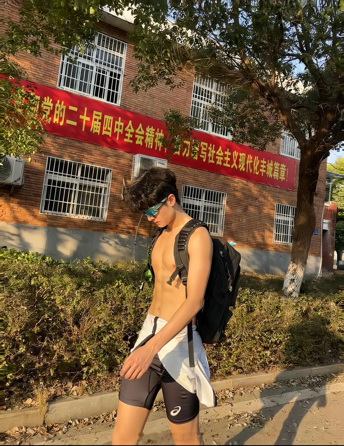 黑皮田径体育生