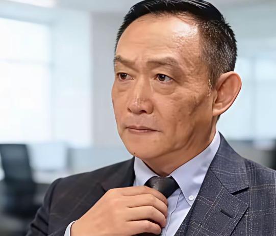 最狠的间谍不偷情报、不策反人，反倒直接钻进你家帮你“立规矩”！据说卢麒元曾提出一
