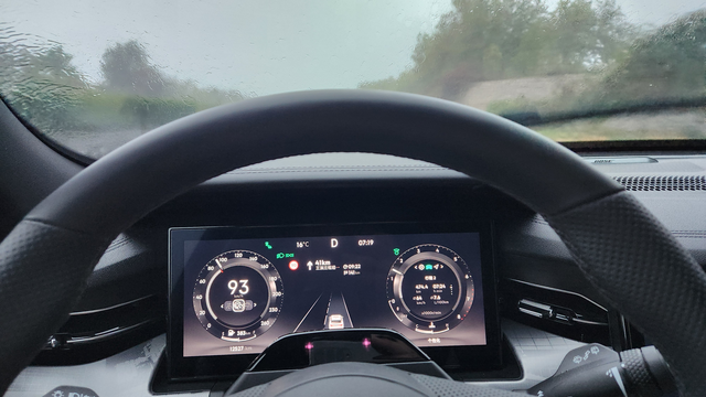 领克09四驱全球版三个月一万两千公里感受油耗方面：本人住在小县城，相比于之前开