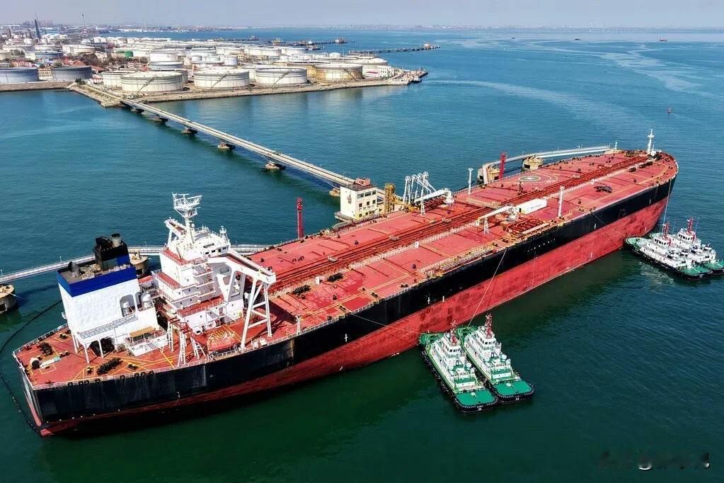 联合早报今天报道：“在美国与伊朗艰难推动重启和平谈判之际，美国政府星期五（4月2