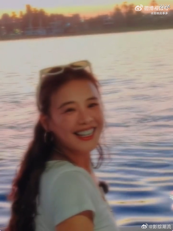 马思纯花少人生镜头花少里马思纯这个回眸一笑，真的很圈好感，简单的动作里满是阳光