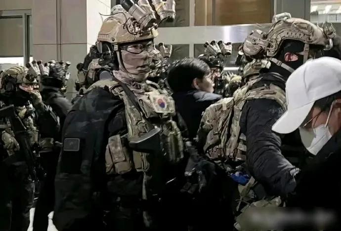韩国戒严令结束后。一名匿名的韩国士兵在脸书上，发布了一张忠清南道陆军部队，为军人