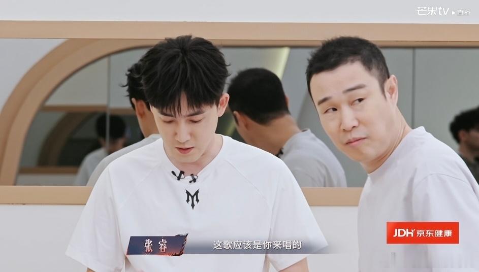 齐天是今年披哥第一个出圈舞台，张睿这招欲擒故纵可以，先放低观众的预期，一开口惊艳