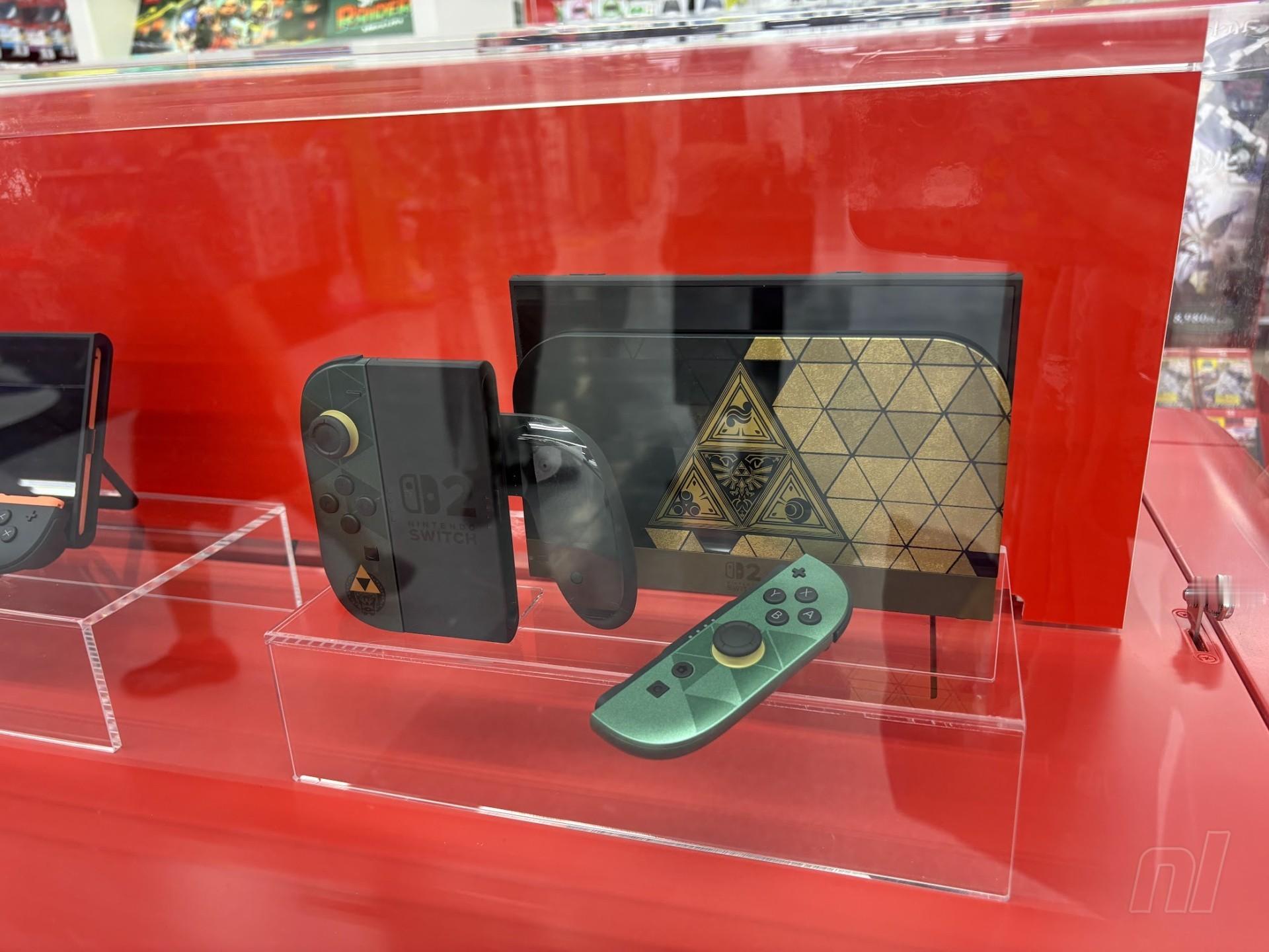 外媒nintendolife带来了多张《塞尔达传说时之笛》电子陶笛实物，以及40