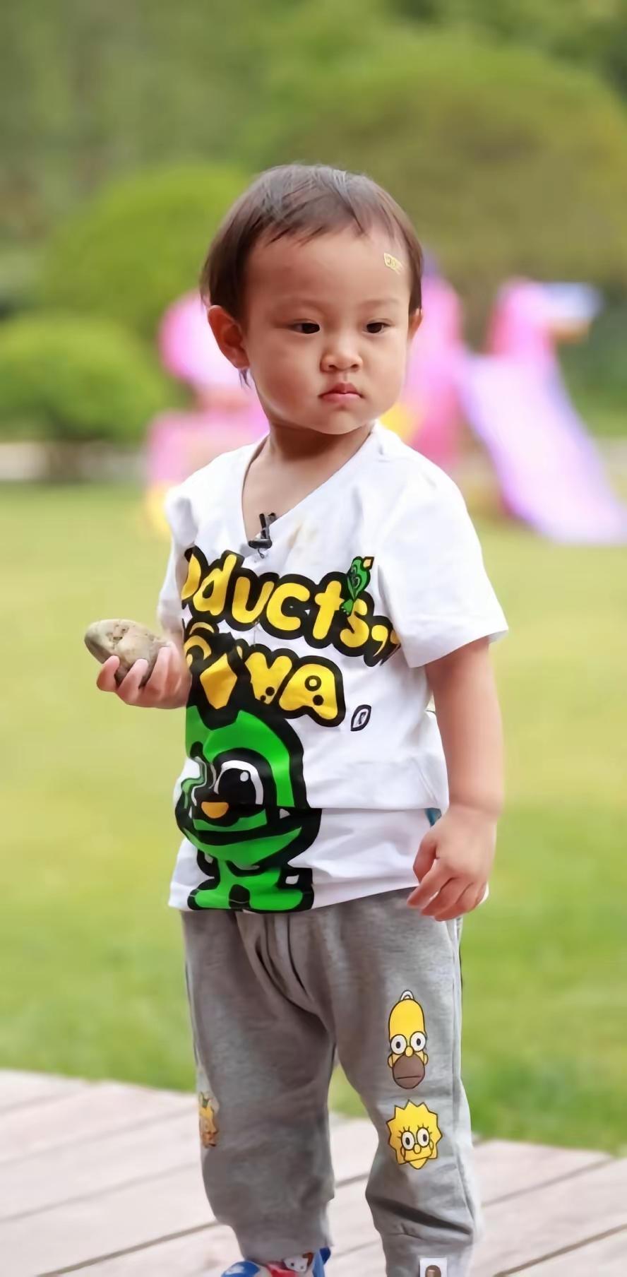 甜馨女大十八变，完美继承爸妈优秀基因甜馨真是越长越惊艳，褪去小时候的稚嫩，如