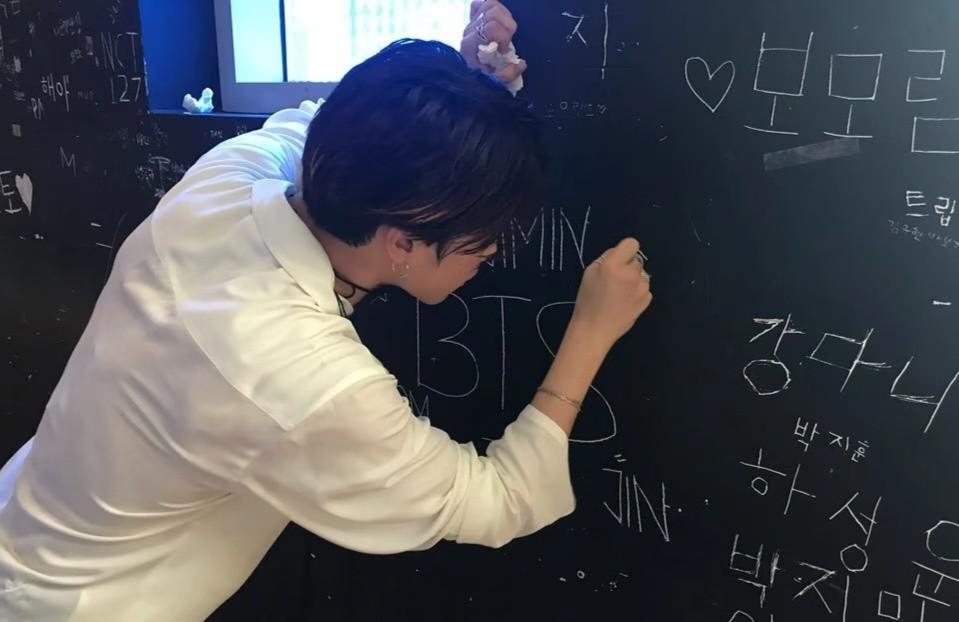 我靠，这两张图片的字体对比一样，所以真的锤了吗？