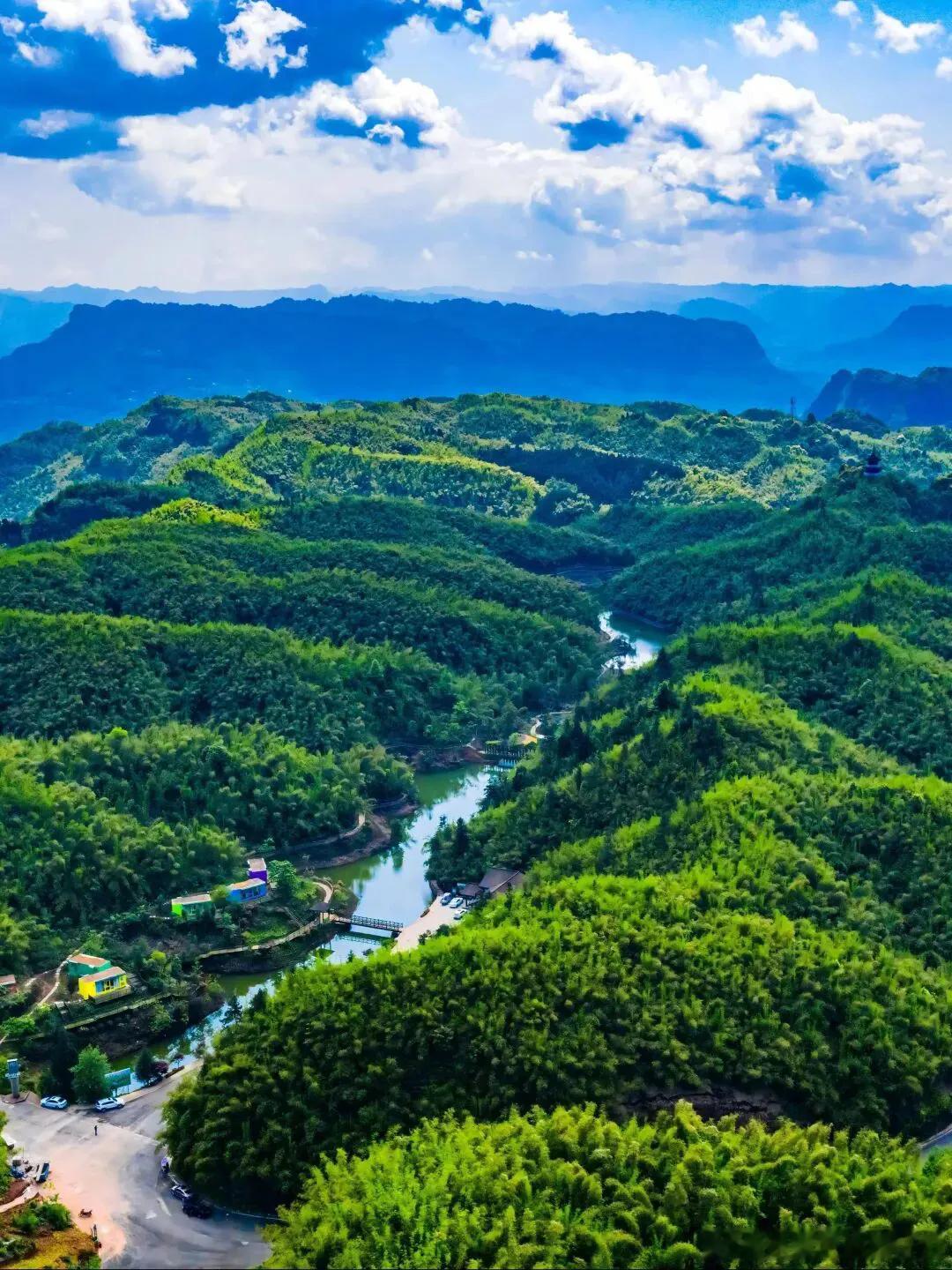 五一冲四川！这波景区免票+优惠太绝了，省下的钱可以多吃顿火锅！🍲四川五一这